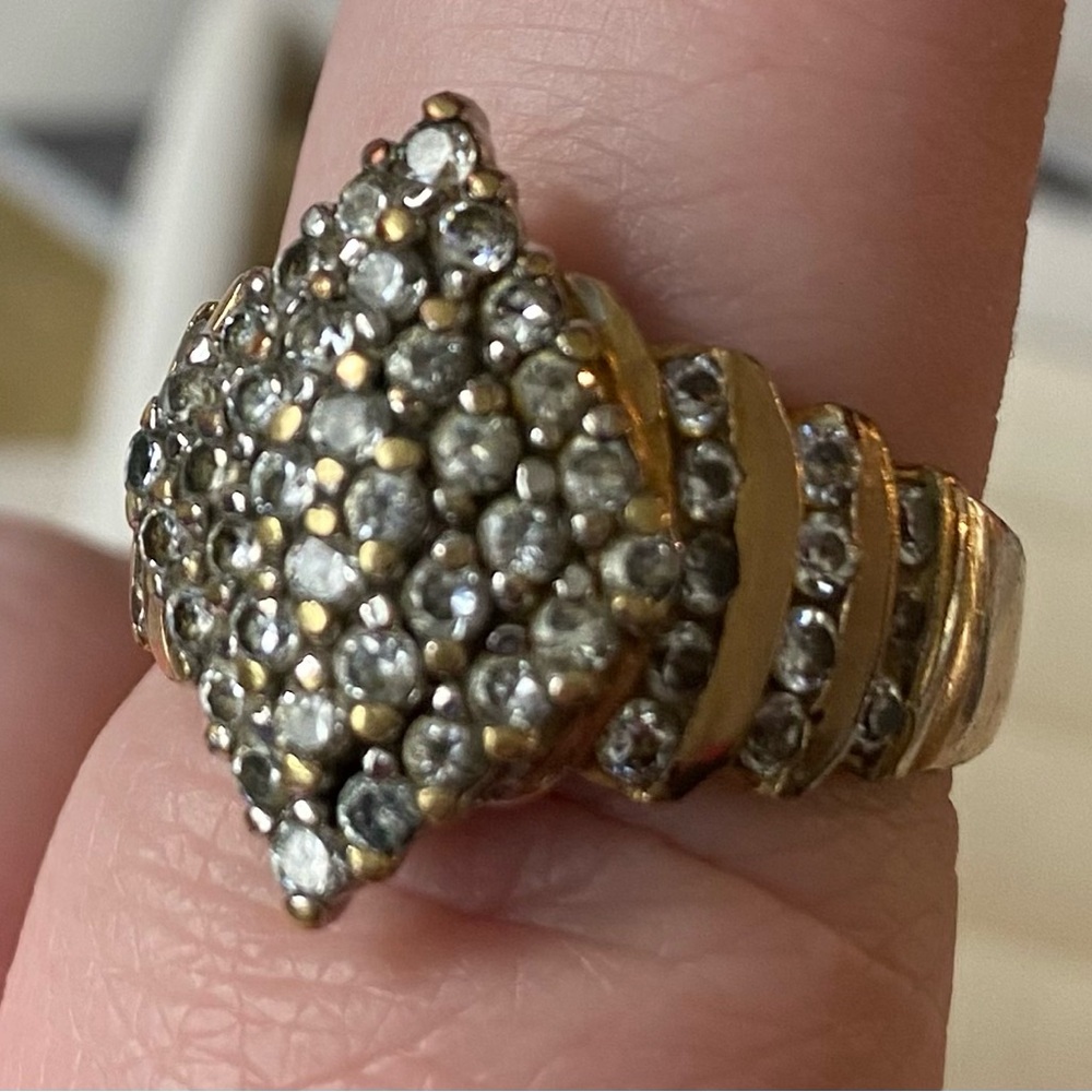 Elegant Goldtone Cluster Ring